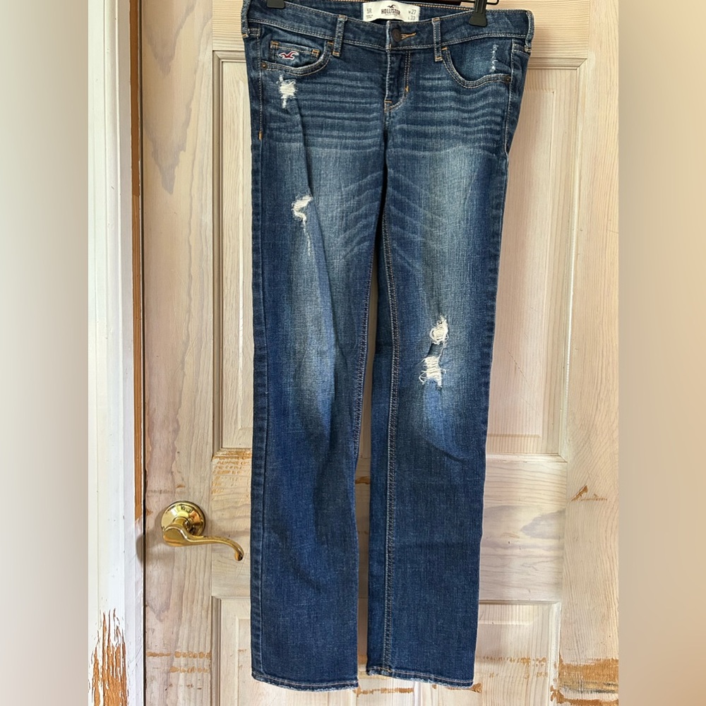 Hollister LOW-RISE Distressed Dark Wash Straight Jeans. Women’s size 5R